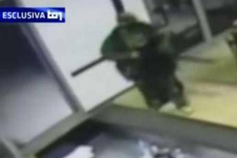 Killer Igor, il video dell'assalto al bar di Budrio Killer Igor, il video dell'assalto al bar di Budrio