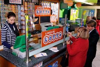 Lotto sbancato con l'uscita del super ritardatario 22 di Palermo, vinti 34,5 milioni di euro Lotto sbancato con l'uscita del super ritardatario 22 di Palermo, vinti 34,5 milioni di euro