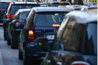 Auto, incentivi a elettriche e tasse a chi inquina: è coro di no Auto, incentivi a elettriche e tasse a chi inquina: è coro di no