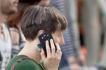Basta mezz'ora al telefonino per rischiare mal di testa Basta mezz'ora al telefonino per rischiare mal di testa