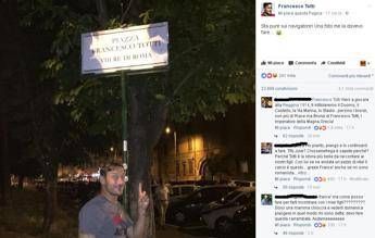 Roma, spunta piazza Totti. E lui si fa la foto Roma, spunta piazza Totti. E lui si fa la foto