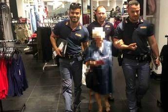 91enne ruba profumo, agenti pagano conto e la riaccompagnano a casa 91enne ruba profumo, agenti pagano conto e la riaccompagnano a casa
