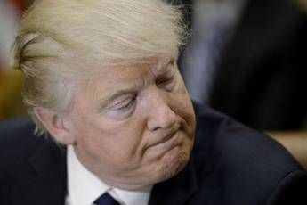 Crollo nei sondaggi per Trump, la popolarità scende al 36% Crollo nei sondaggi per Trump, la popolarità scende al 36%