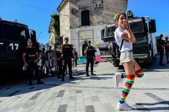 Istanbul, tensione al Gay Pride: polizia usa proiettili di gomma Istanbul, tensione al Gay Pride: polizia usa proiettili di gomma