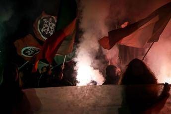 Tensione a Milano, blitz di Casapound a Palazzo Marino Tensione a Milano, blitz di Casapound a Palazzo Marino