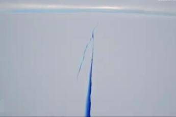 Si stacca gigantesco iceberg, grande due volte il Lussemburgo Si stacca gigantesco iceberg, grande due volte il Lussemburgo