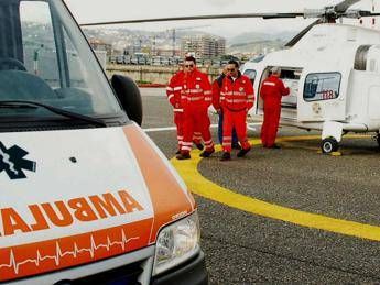 Savona, bambino travolto da cancello: portato al Gaslini in elicottero Savona, bambino travolto da cancello: portato al Gaslini in elicottero