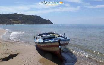 Migranti, la denuncia: In aumento 'barche fantasma' su spiagge Migranti, la denuncia: In aumento 'barche fantasma' su spiagge