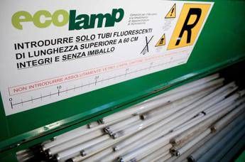 Raccolta sorgenti luminose esauste, tre regioni 'campioni' Raccolta sorgenti luminose esauste, tre regioni 'campioni'