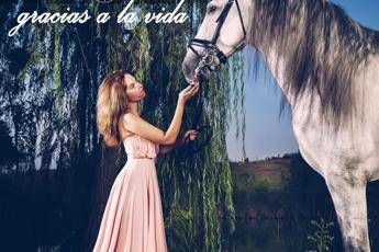 'Gracias a la Vida', il singolo della miss sfregiata con l'acido 'Gracias a la Vida', il singolo della miss sfregiata con l'acido