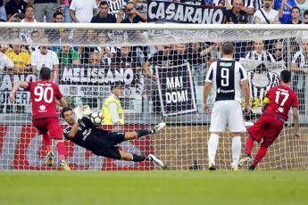 Juve apre con tris e Buffon para primo 'rigore Var' Juve apre con tris e Buffon para primo 'rigore Var'