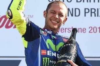 Valentino Rossi operato: Dovrà fermarsi 30-40 giorni Valentino Rossi operato: Dovrà fermarsi 30-40 giorni
