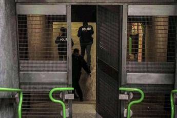 Spray urticante in metro Milano, malori per 10 passeggeri Spray urticante in metro Milano, malori per 10 passeggeri