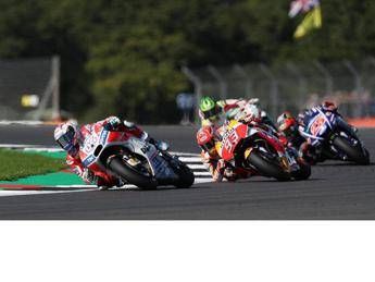 MotoGp, Aragon: Dovizioso contro la Spagna. Rossi ci prova, l'impresa è a 15 MotoGp, Aragon: Dovizioso contro la Spagna. Rossi ci prova, l'impresa è a 15