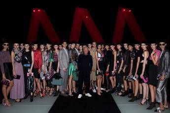 Colori brillanti e tagli decisi per la donna di Giorgio Armani/Foto Colori brillanti e tagli decisi per la donna di Giorgio Armani/Foto
