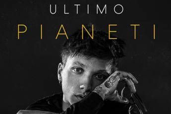 Ecco i 'Pianeti' su cui vola Ultimo quando il mondo gli sta stretto Ecco i 'Pianeti' su cui vola Ultimo quando il mondo gli sta stretto