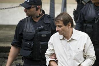 Battisti minacciato dall'Isis, ora in carcere con terroristi islamici Battisti minacciato dall'Isis, ora in carcere con terroristi islamici