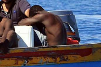 Lampedusa, barchino in fondo al mare con 12 corpi