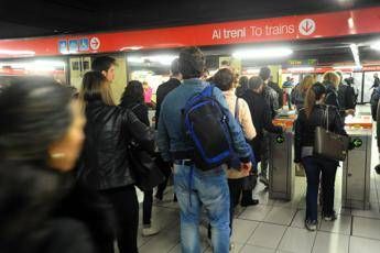 Brusca frenata in metro a Milano: feriti Brusca frenata in metro a Milano: feriti