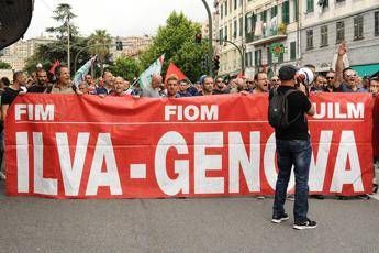 Ilva, lavoratori col fiato sospeso Ilva, lavoratori col fiato sospeso
