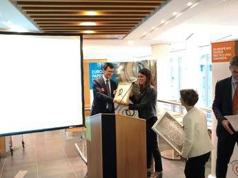 European Paper Recycling Awards alla carta italiana che ricicla il cuoio European Paper Recycling Awards alla carta italiana che ricicla il cuoio