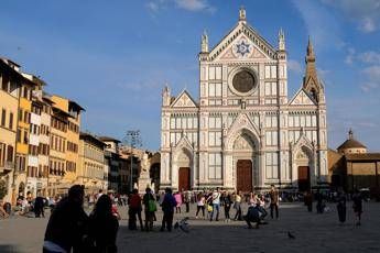 Firenze, capitello giù da Santa Croce: muore turista Firenze, capitello giù da Santa Croce: muore turista