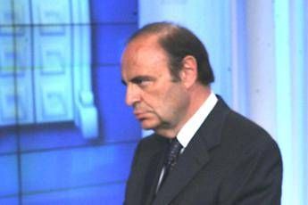 Messa Natale, Vespa: La Cei abbozza per quieto vivere Messa Natale, Vespa: La Cei abbozza per quieto vivere