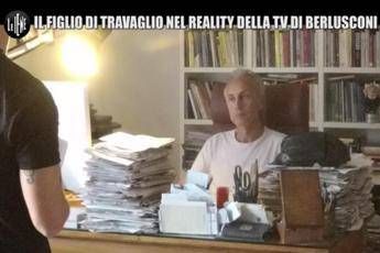 Papà vado al Grande Fratello, lo scherzo delle Iene a Travaglio Papà vado al Grande Fratello, lo scherzo delle Iene a Travaglio