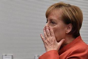 Atterraggio d'emergenza per aereo Merkel diretto al G20 Atterraggio d'emergenza per aereo Merkel diretto al G20