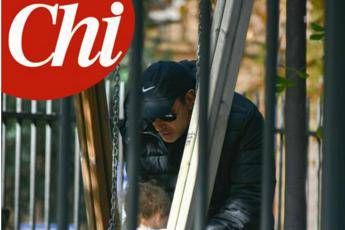 Brizzi al parco con la figlia, prima uscita dopo lo scandalo Brizzi al parco con la figlia, prima uscita dopo lo scandalo