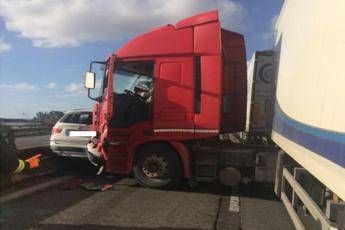 Pontina chiusa per incidente: traffico in tilt Pontina chiusa per incidente: traffico in tilt