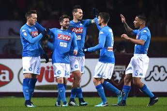 Il Napoli vince e torna in vetta Il Napoli vince e torna in vetta