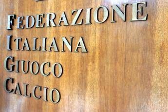 Troppe 20 squadre in Serie A Troppe 20 squadre in Serie A