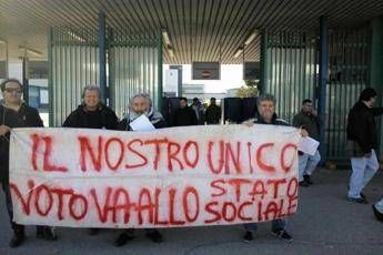 Gli operai di Pomigliano: A Sanremo votate Lo Stato Sociale Gli operai di Pomigliano: A Sanremo votate Lo Stato Sociale