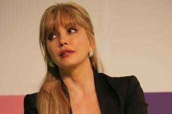 Milly Carlucci: Non dovevo sapere così della sua morte Milly Carlucci: Non dovevo sapere così della sua morte