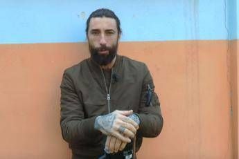 Aggredito Brumotti: Grosso spavento, ora a casa e sto bene Aggredito Brumotti: Grosso spavento, ora a casa e sto bene