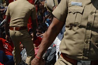 India, morta 19enne stuprata da branco: proteste