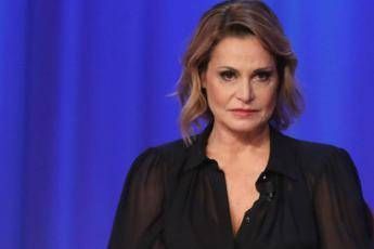 Simona Ventura attacca i 'vacanzieri' Milanesi: ''Così non ne usciremo mai!'' Simona Ventura attacca i 'vacanzieri' Milanesi: ''Così non ne usciremo mai!''