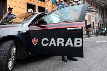 Non pagano conto ma tornano per il cellulare: denunciati Non pagano conto ma tornano per il cellulare: denunciati
