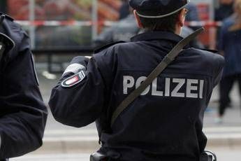 Germania, brandiva un'ascia: ucciso dalla polizia Germania, brandiva un'ascia: ucciso dalla polizia