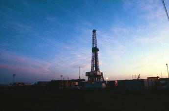 Petrolio, Aie: Forte volatilità prezzi nei prossimi mesi