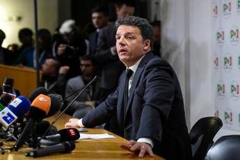 Renzi in giro per conferenze, è polemica