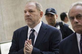 Weinstein, al via il processo per stupro e violenze Weinstein, al via il processo per stupro e violenze
