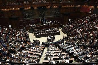Coronavirus, Camera va avanti ma è paura contagio Coronavirus, Camera va avanti ma è paura contagio
