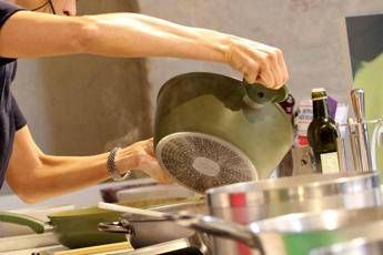 Asciugamani da cucina 'nidi' di batteri Asciugamani da cucina 'nidi' di batteri