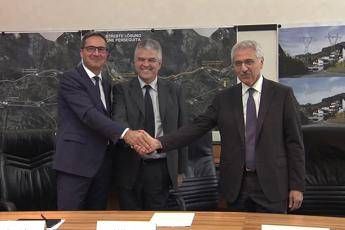 Accordo tra provincia Bolzano, Rfi e Terna per nuova rete alta tensione Accordo tra provincia Bolzano, Rfi e Terna per nuova rete alta tensione