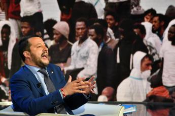 Salvini: Quando torniamo al governo sigilliamo i porti