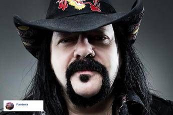 Addio a Vinnie Paul, morto il batterista dei Pantera Addio a Vinnie Paul, morto il batterista dei Pantera