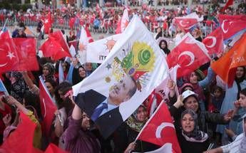 Voto in Turchia, primi dati: Erdogan in testa Voto in Turchia, primi dati: Erdogan in testa