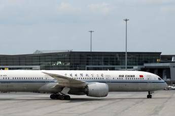 Allerta e malinteso: rientra volo Parigi-Pechino Allerta e malinteso: rientra volo Parigi-Pechino